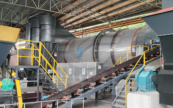 藥渣烘干機(jī)運(yùn)行現(xiàn)場(chǎng) 藥渣烘干機(jī)運(yùn)行現(xiàn)場(chǎng)